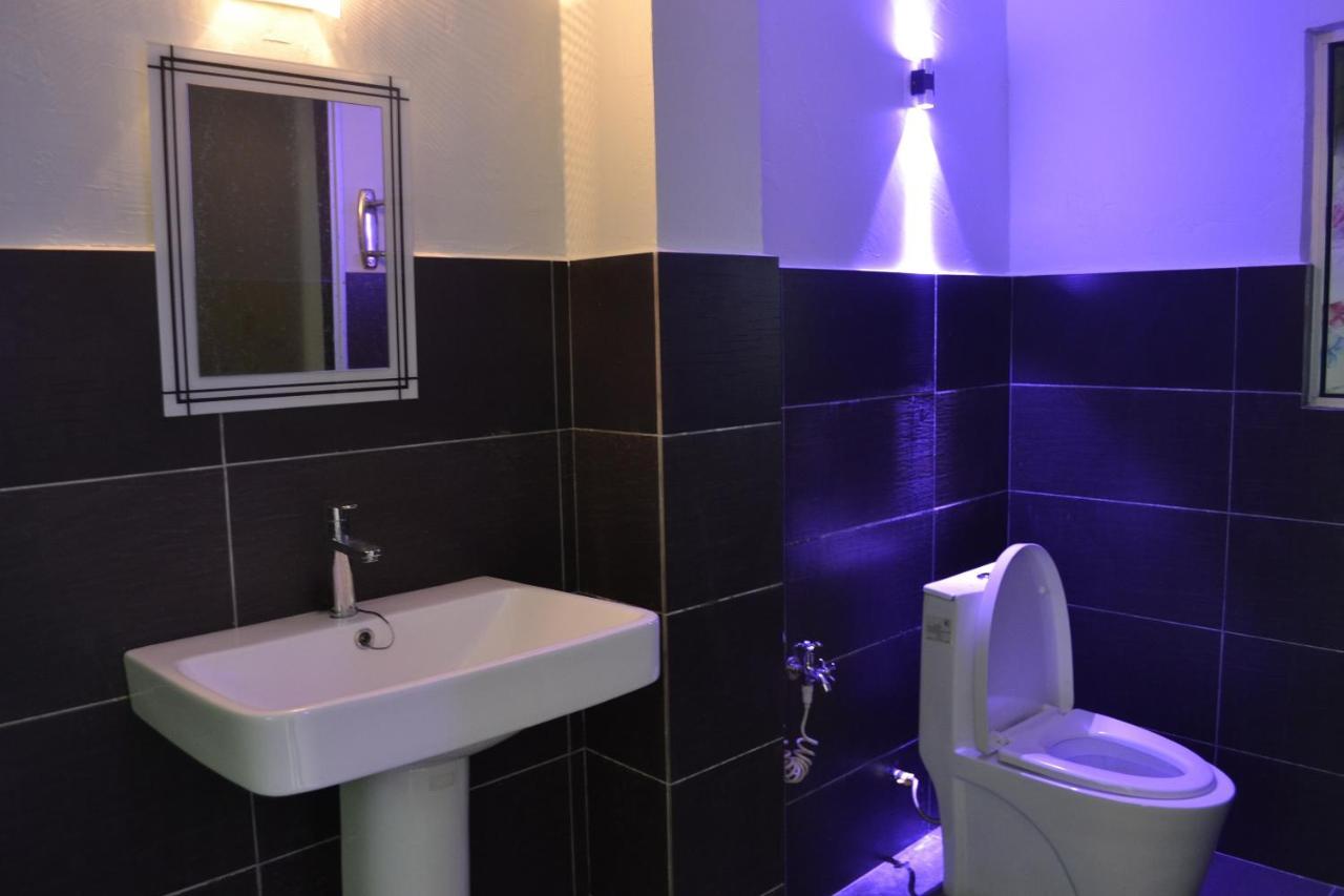 Pine Hotel Batu Gajah Kültér fotó