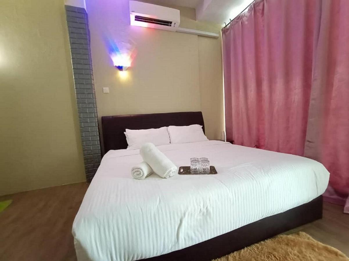 Pine Hotel Batu Gajah Kültér fotó
