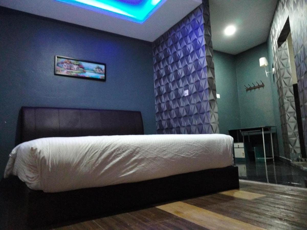Pine Hotel Batu Gajah Kültér fotó