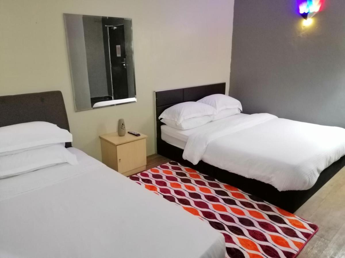 Pine Hotel Batu Gajah Kültér fotó