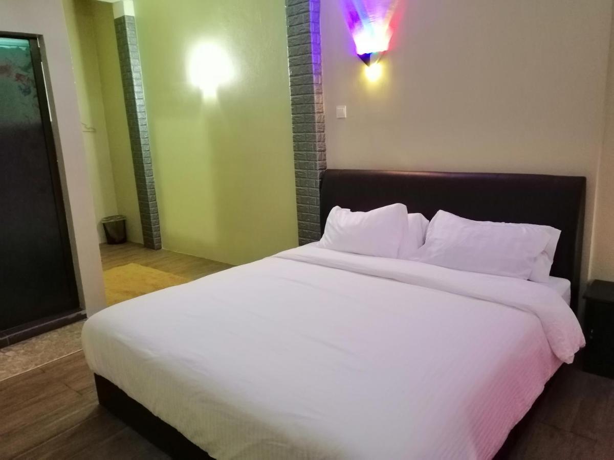 Pine Hotel Batu Gajah Kültér fotó