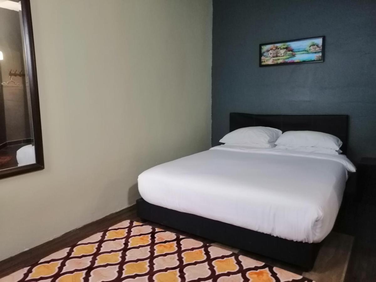 Pine Hotel Batu Gajah Kültér fotó